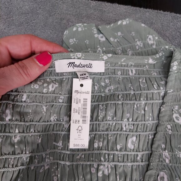 Madewell Plus NWT Lucie V-Neck Smocked Top Cottage Garden Sage Green 28W Floral - Picture 6 of 10